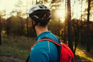 alquiler de bicicleta eléctrica de montaña en Gúdar - hombre ciclista